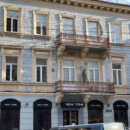 Lux Apartment in Zentrum TTchernivtsi Extérieur photo