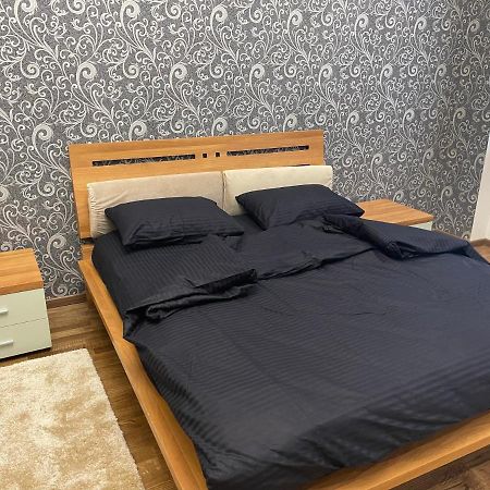 Lux Apartment in Zentrum TTchernivtsi Extérieur photo