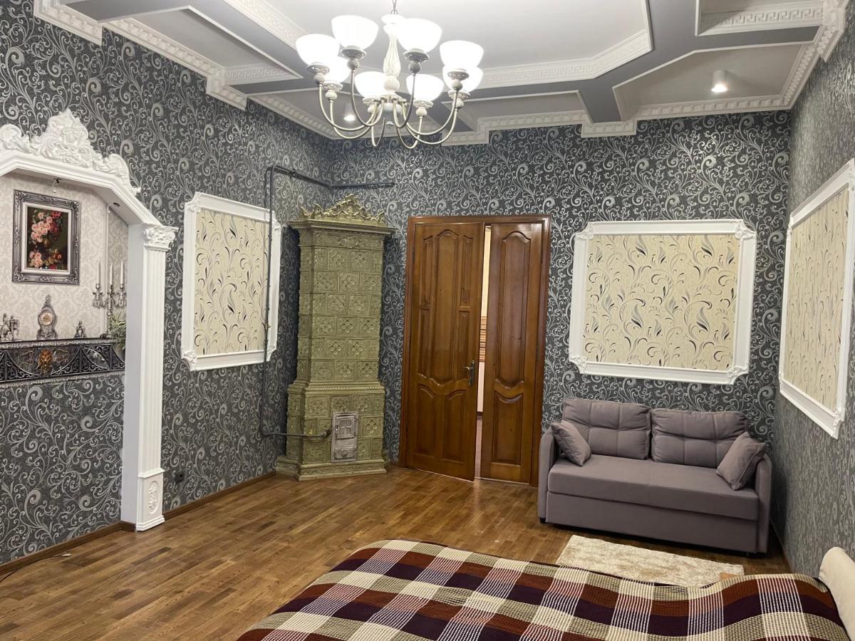 Lux Apartment in Zentrum TTchernivtsi Extérieur photo