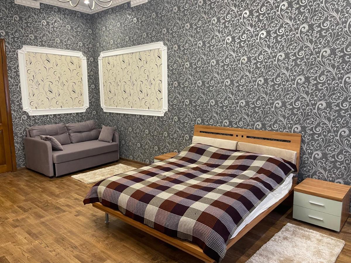 Lux Apartment in Zentrum TTchernivtsi Extérieur photo
