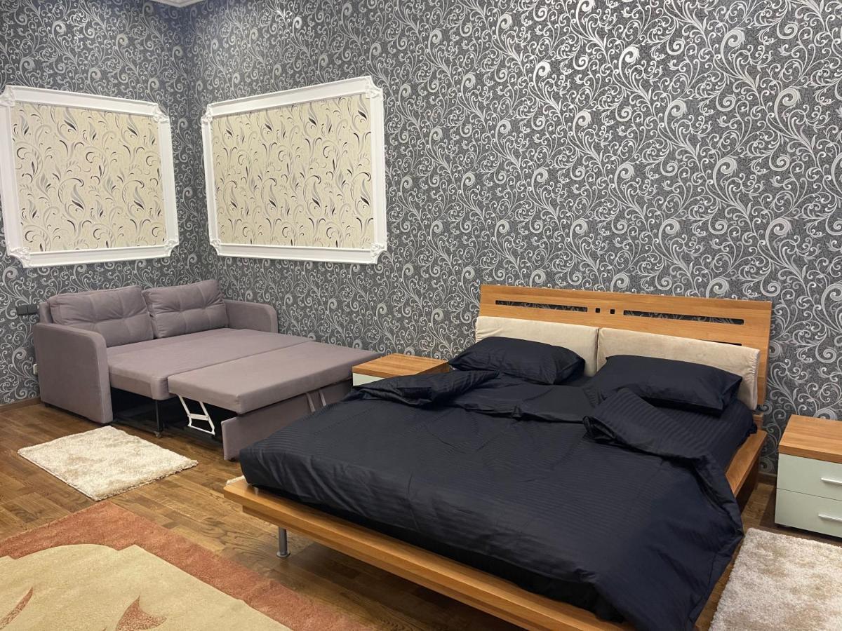 Lux Apartment in Zentrum TTchernivtsi Extérieur photo
